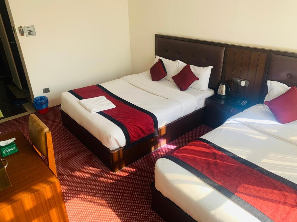 Hotel De Universal Катманду Экстерьер фото