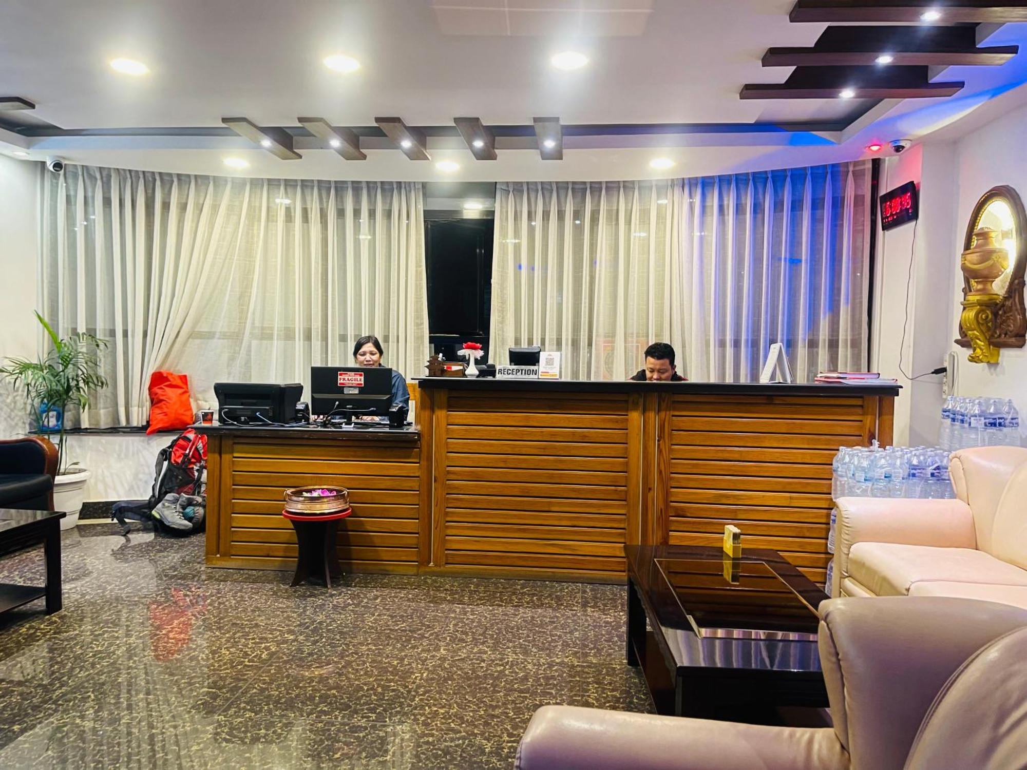 Hotel De Universal Катманду Экстерьер фото