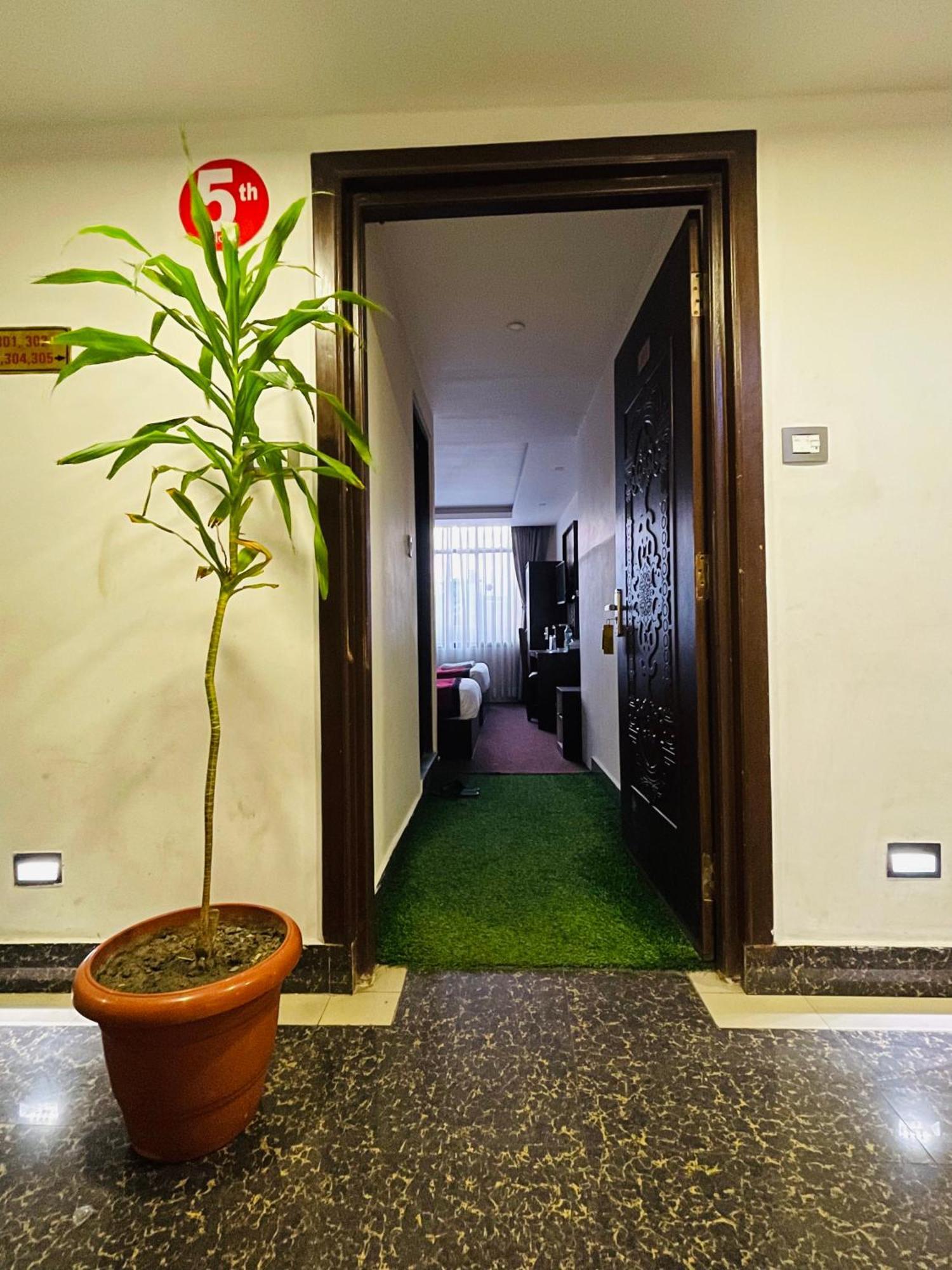 Hotel De Universal Катманду Экстерьер фото