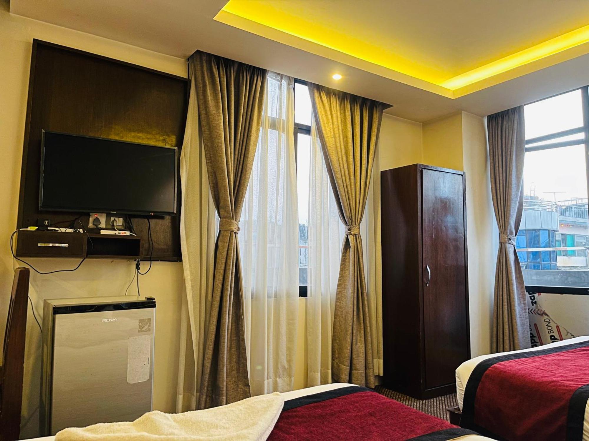 Hotel De Universal Катманду Экстерьер фото