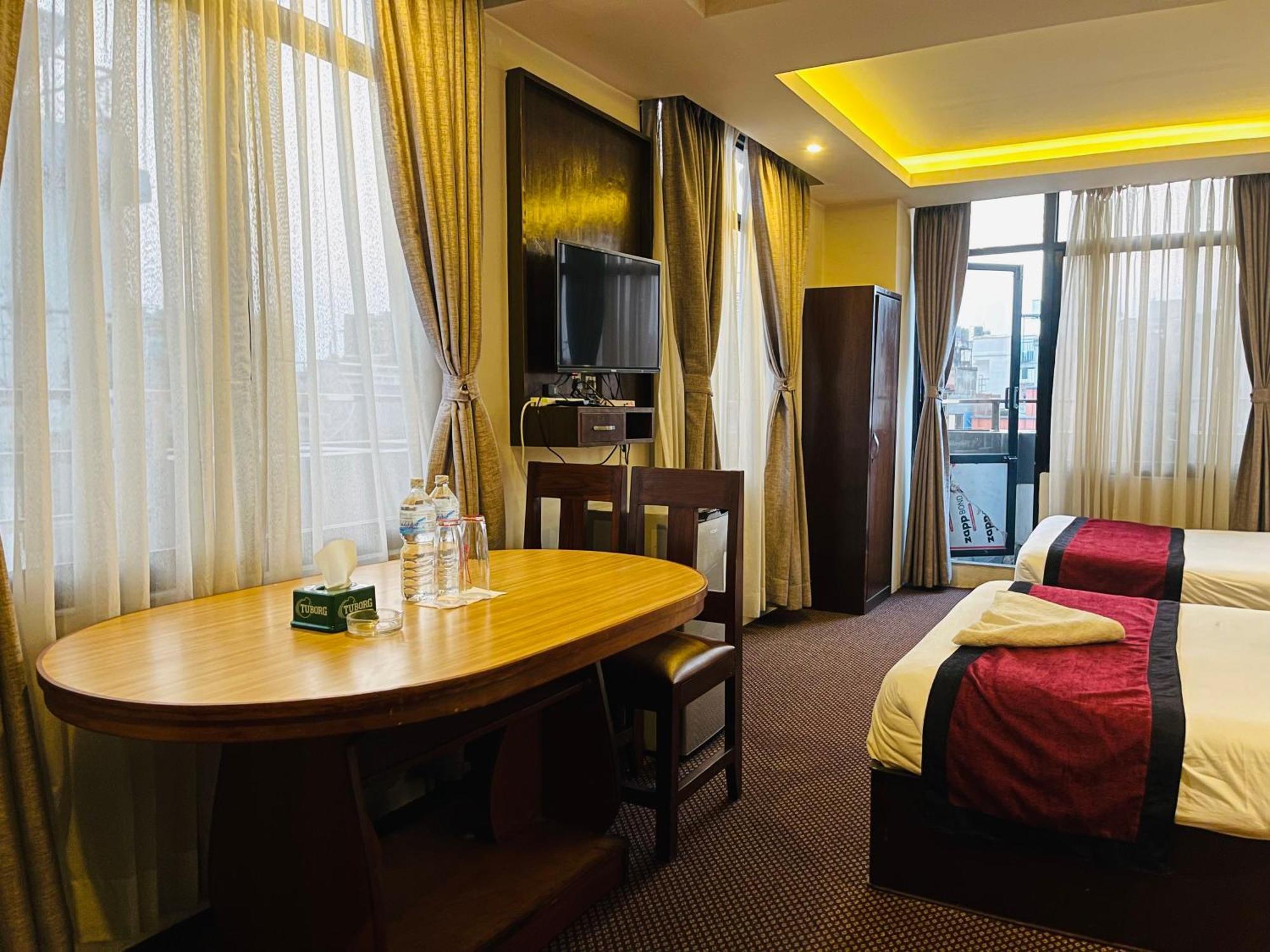 Hotel De Universal Катманду Экстерьер фото