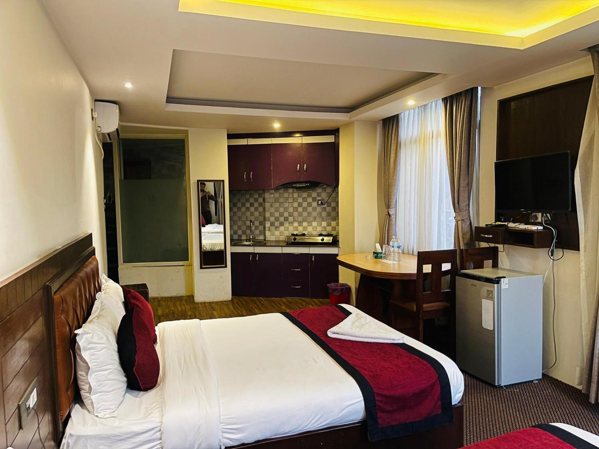 Hotel De Universal Катманду Экстерьер фото