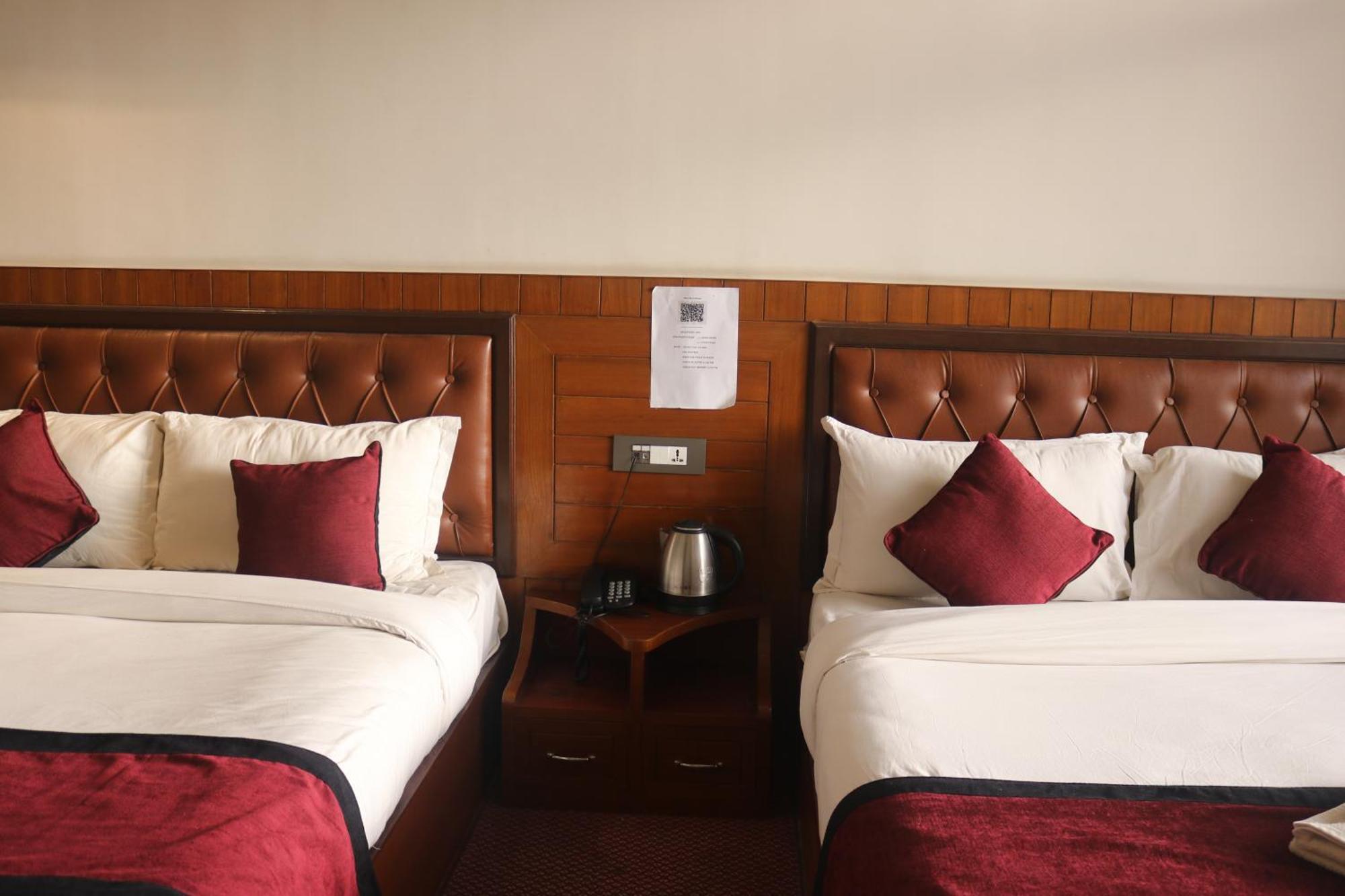 Hotel De Universal Катманду Экстерьер фото