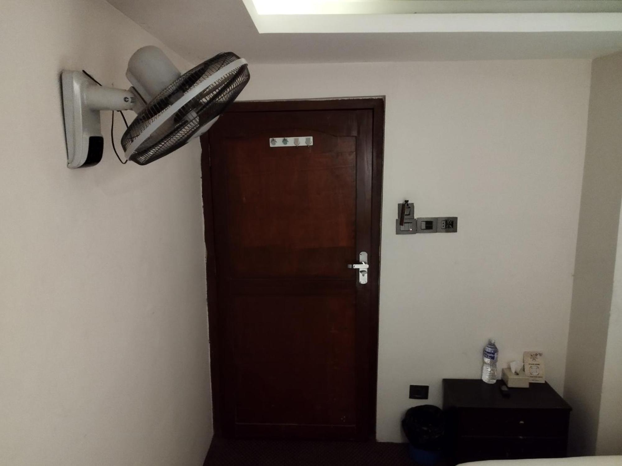 Hotel De Universal Катманду Экстерьер фото